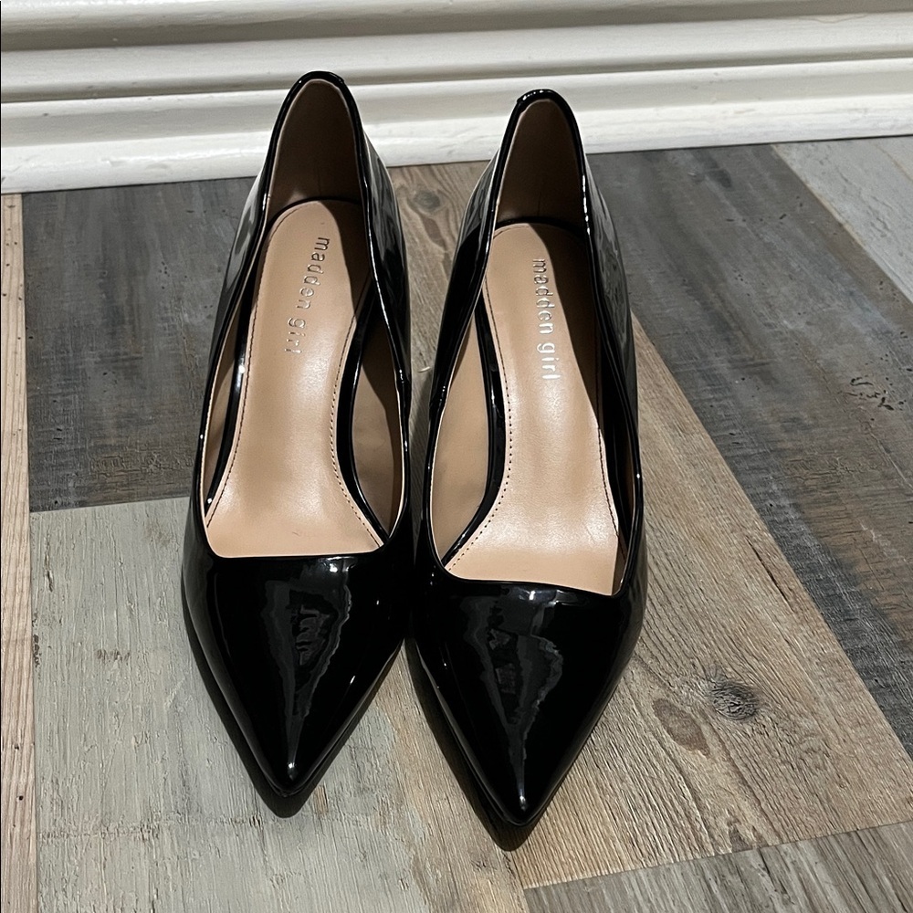 Elegant Madden Girl Women's 2.75” Pointed Toe Heeled Pump Sz 9M Patent Leather